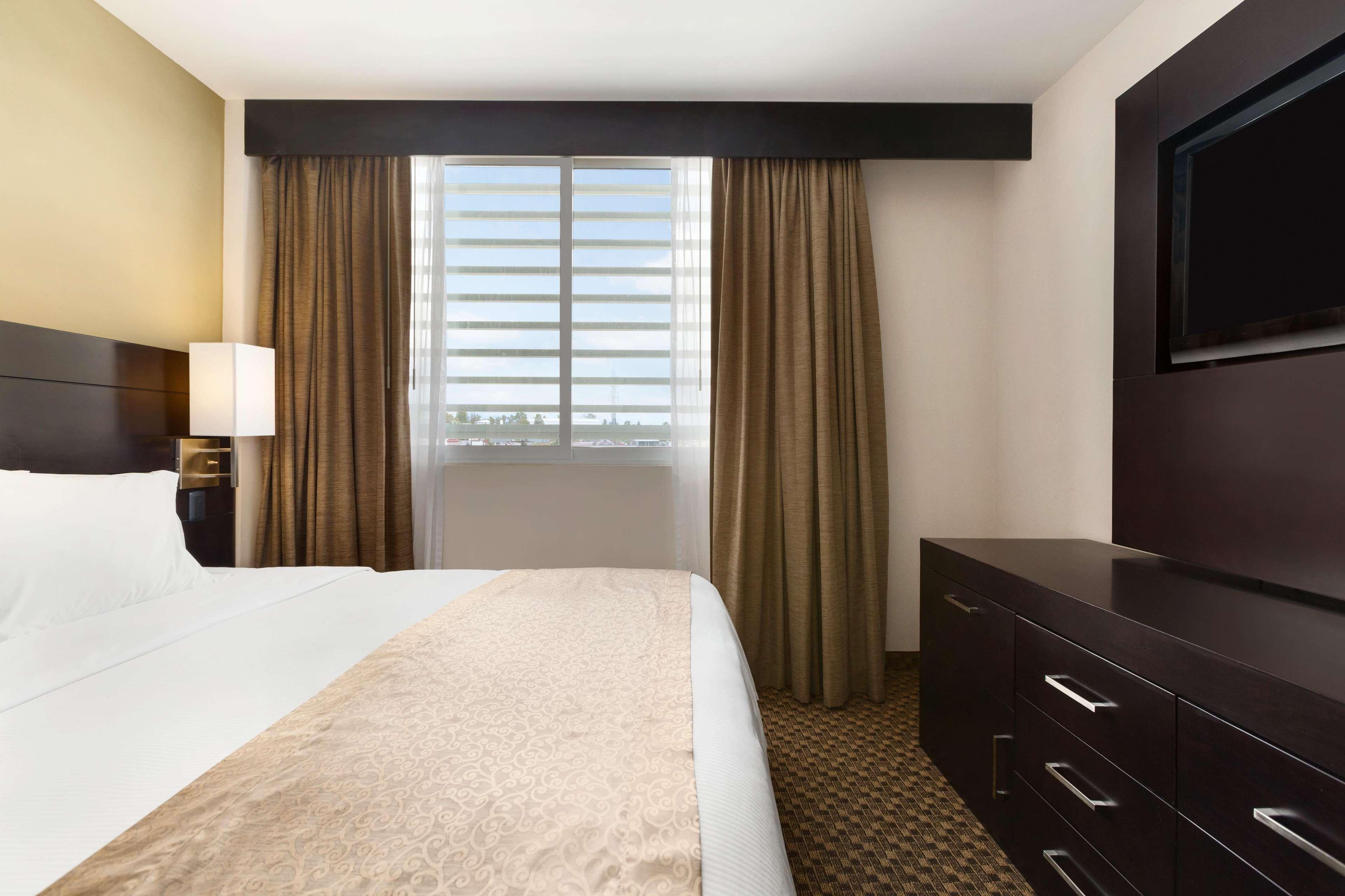 Doubletree By Hilton Queretaro Hotell Eksteriør bilde