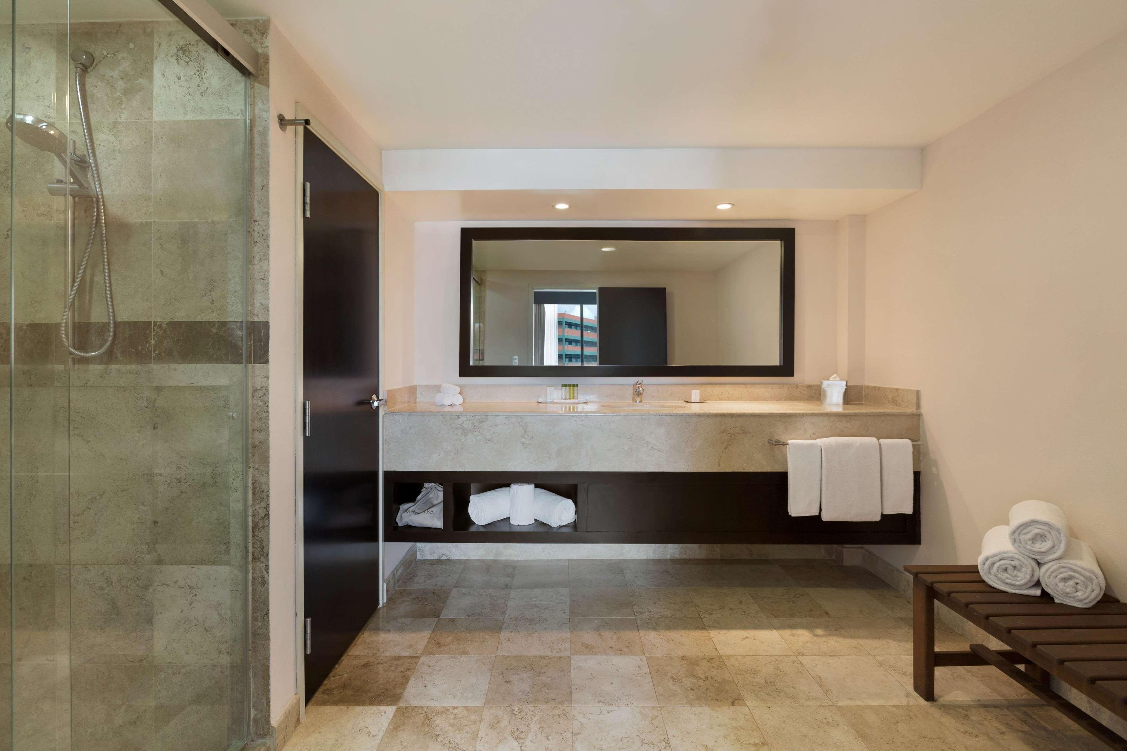 Doubletree By Hilton Queretaro Hotell Eksteriør bilde