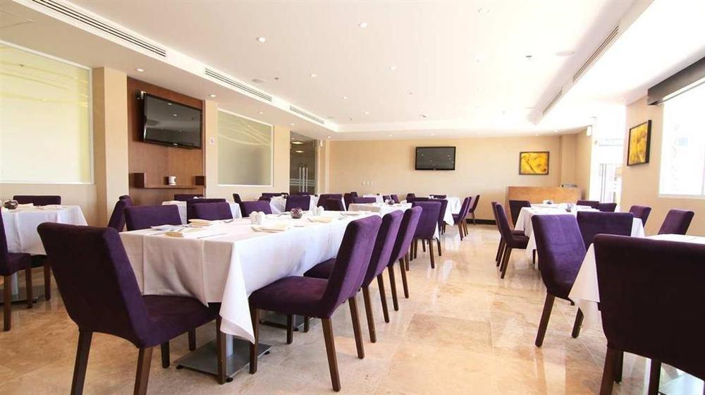 Doubletree By Hilton Queretaro Hotell Restaurant bilde