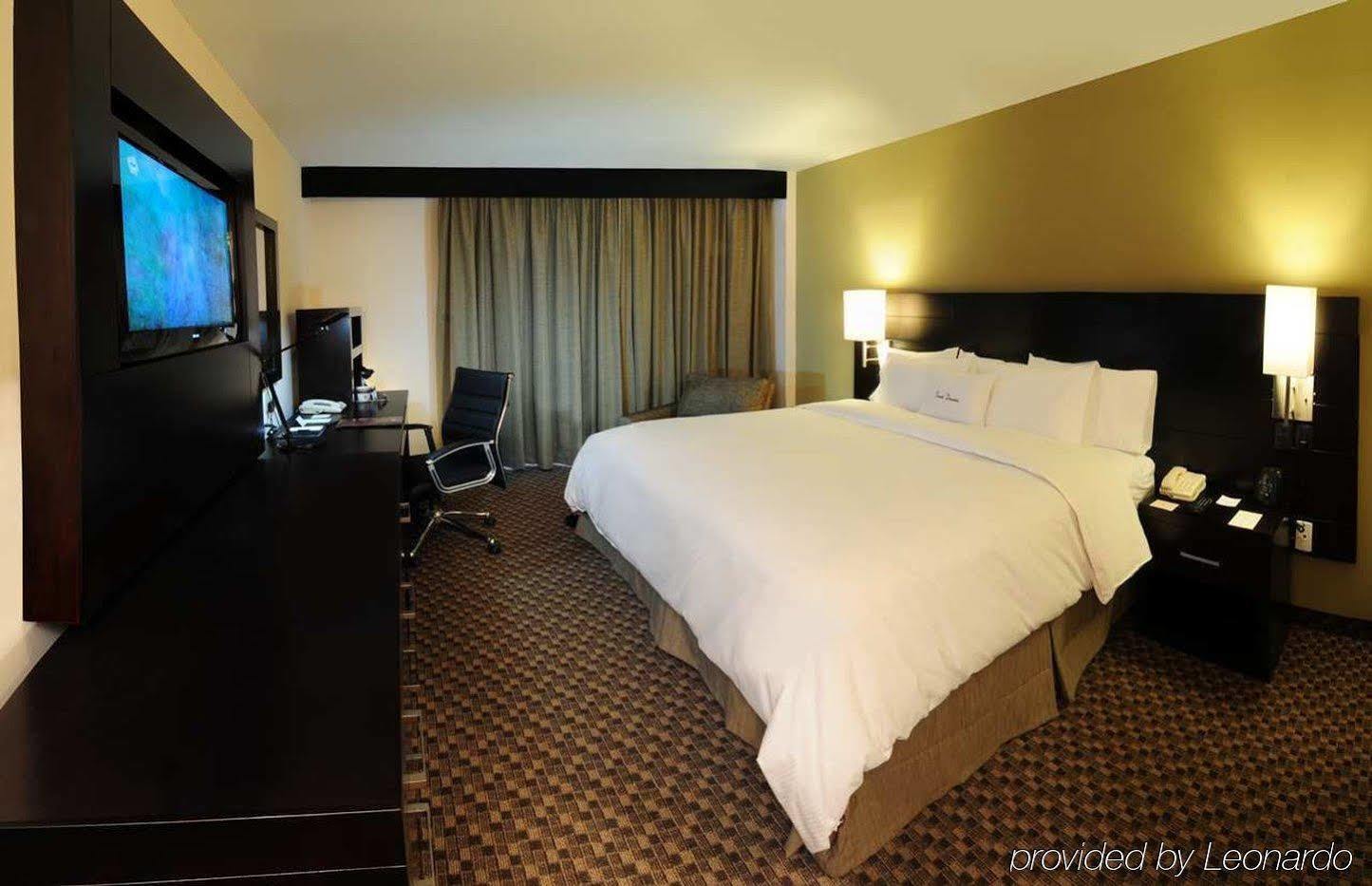 Doubletree By Hilton Queretaro Hotell Rom bilde