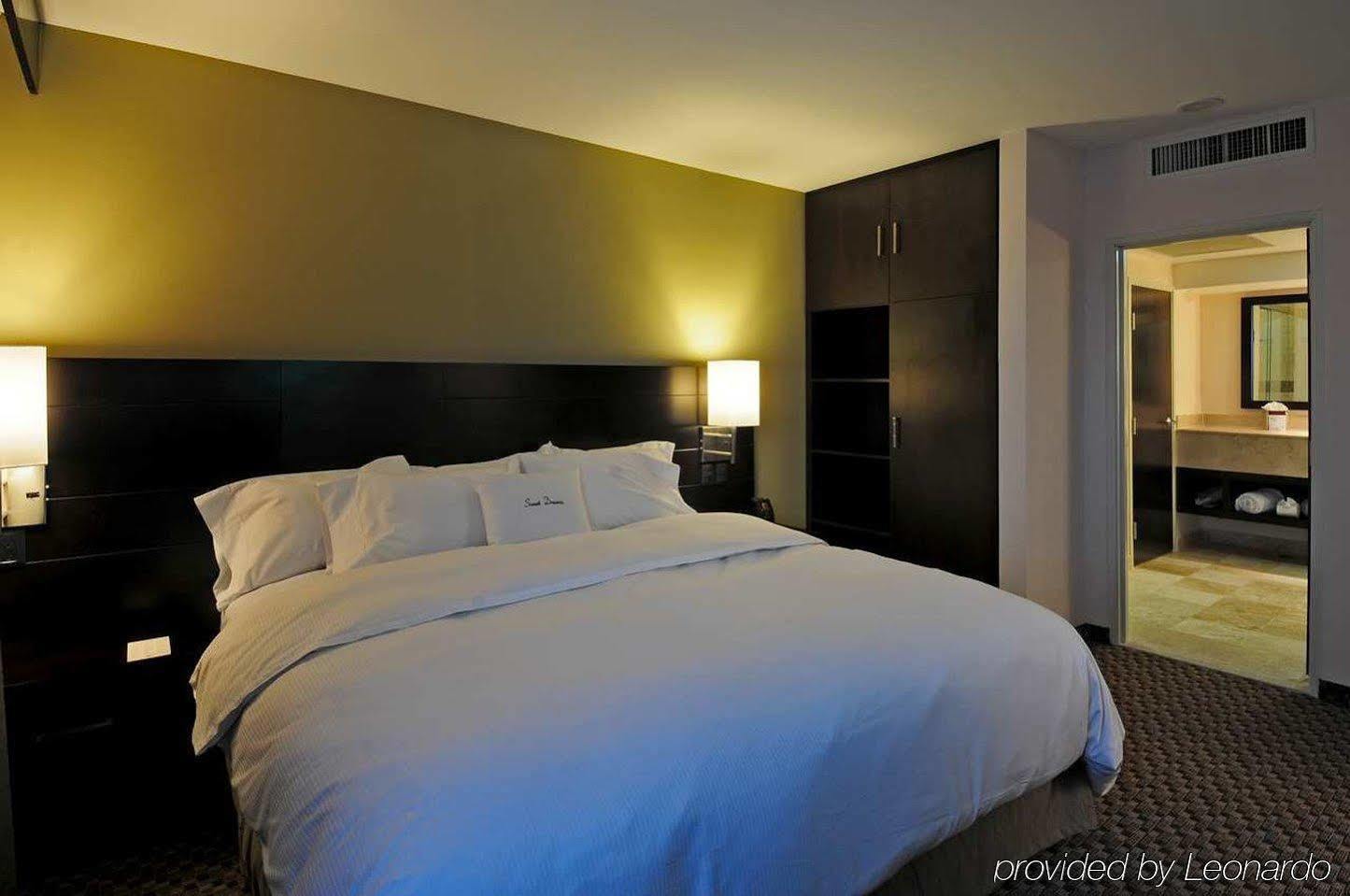 Doubletree By Hilton Queretaro Hotell Rom bilde